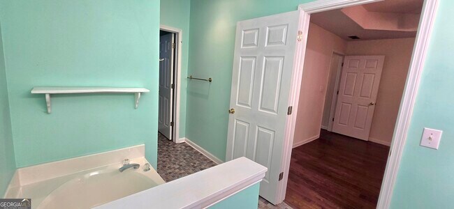 Building Photo - 45 Chemin Pl