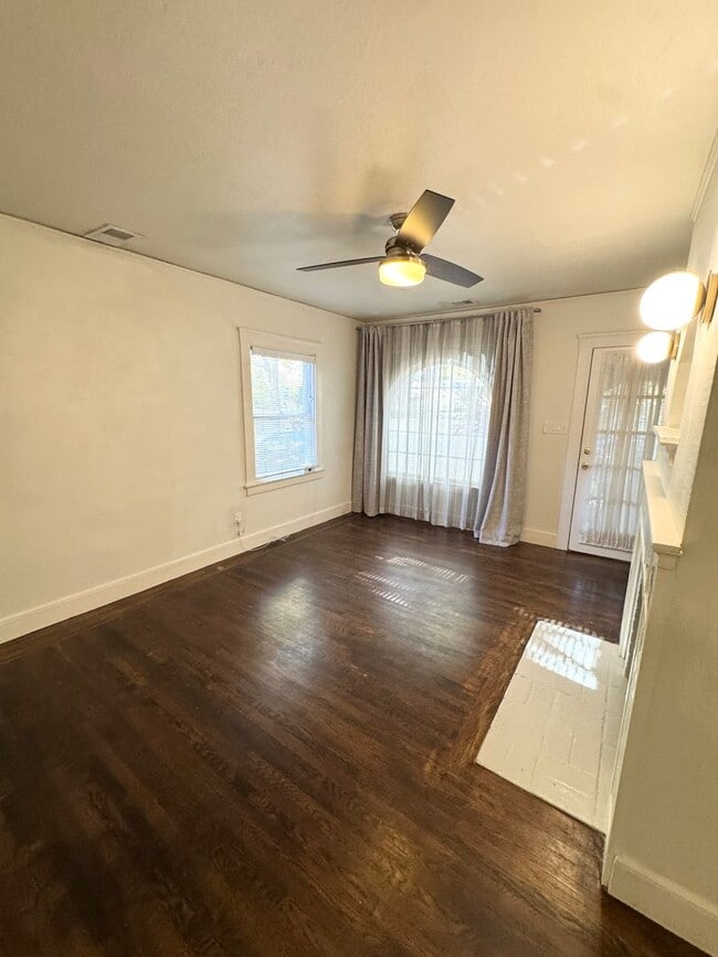 Building Photo - Charming 1 Bedroom 1 Bath Historic Duplex,...