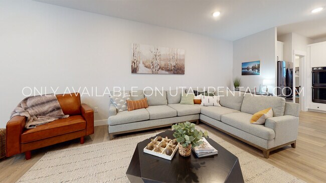 Building Photo - 1360 Gambel Oak Wy