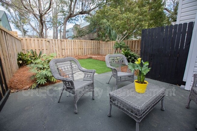 Building Photo - 637 Baytree Ct