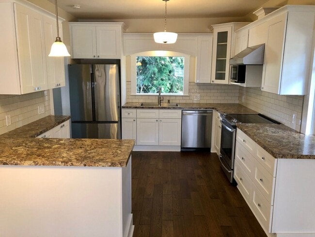 Building Photo - Remodeled 2 Bedroom 1 Bath Home in Downtow...