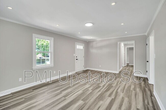 Building Photo - 120 Abbotsford Dr