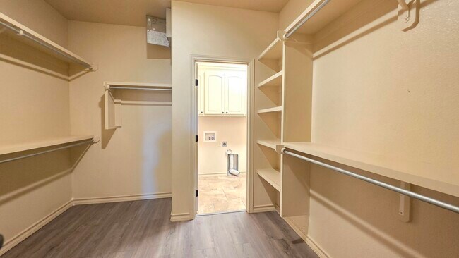 Building Photo - 5234 Kemper St