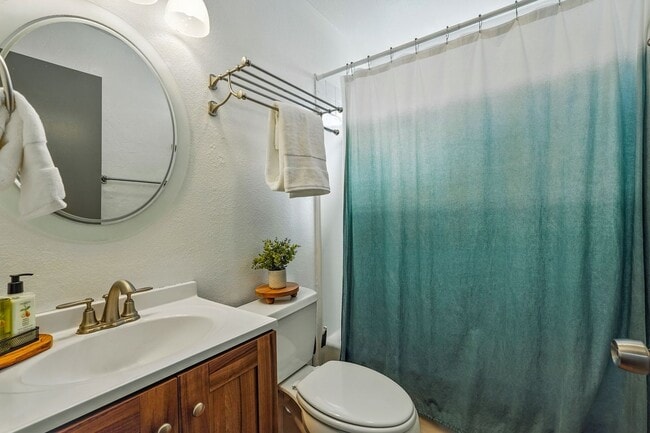 Building Photo - Single-Story 3 Bedroom Home in Quiet El Do...