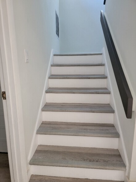 Building Photo - 2056 Sunset Point Rd