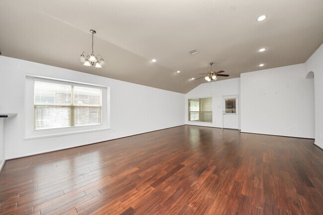 Building Photo - 13918 Goodridge Dr