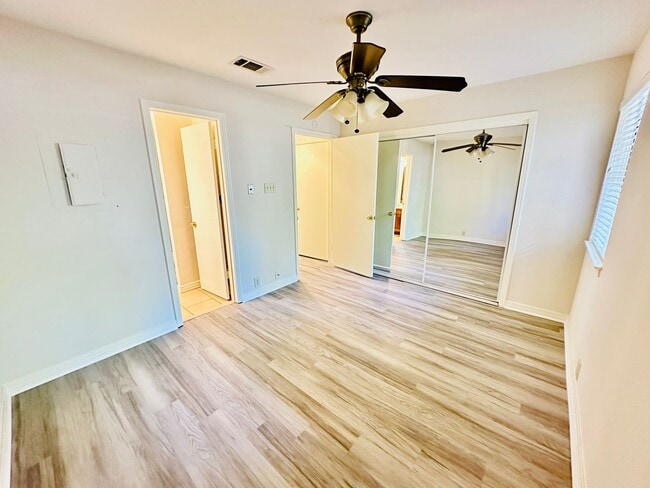 Building Photo - Ground Floor 1BR Condo with Private Yard i...
