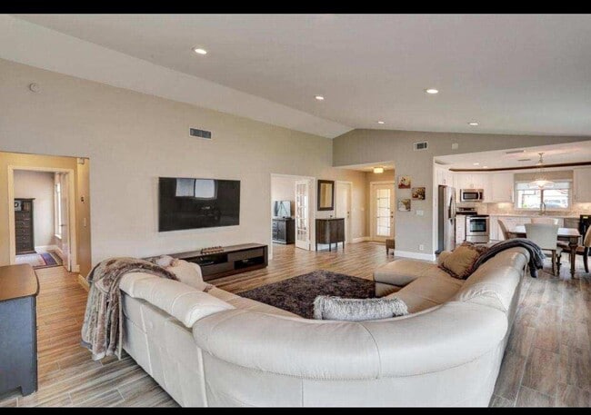 Building Photo - 21221 Sawmill Ct