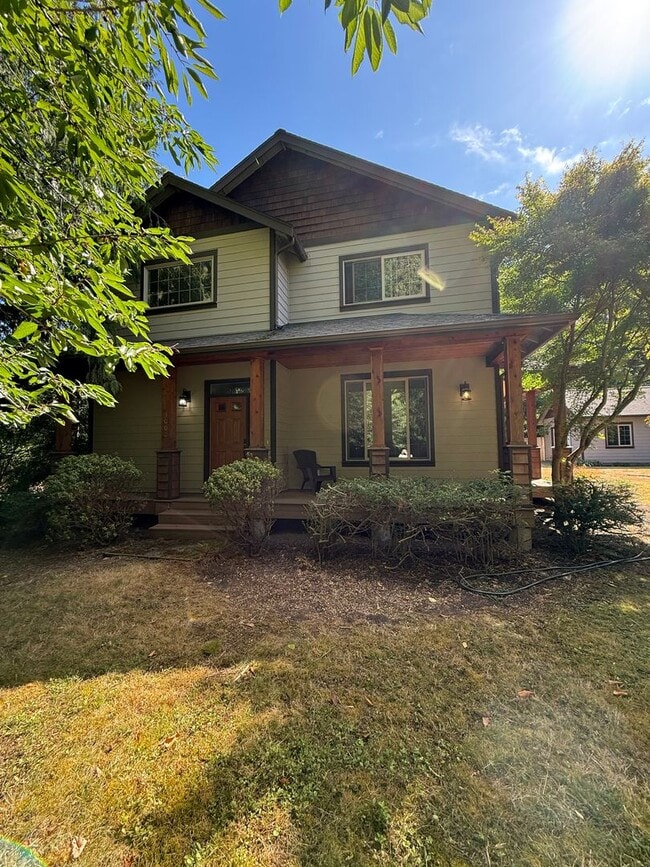 Primary Photo - 4 bdrm/2.5 bath Custom Home on the Southside