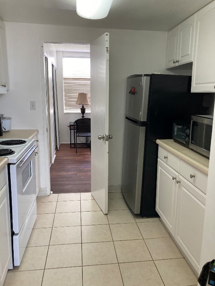 Primary Photo - 1020 Green St
