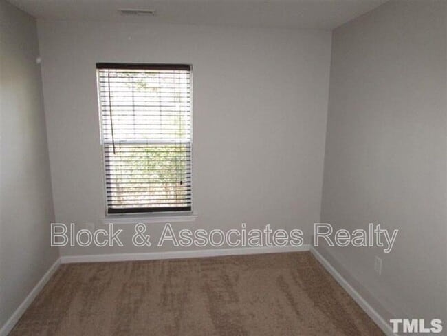 Building Photo - 14411 Hamletville St