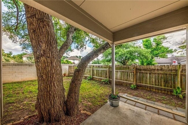 Building Photo - 3010 Red Bay Dr