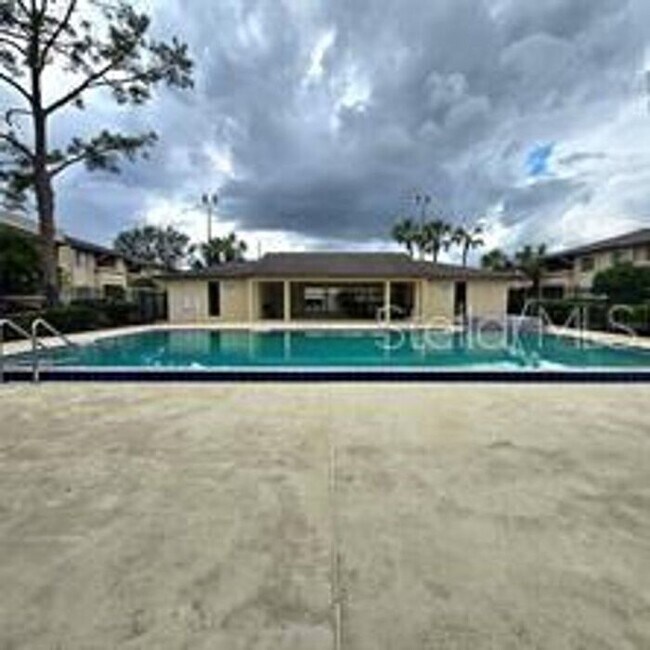 Building Photo - 1 Bedroom 1st Floor Del Rey Condo with new...