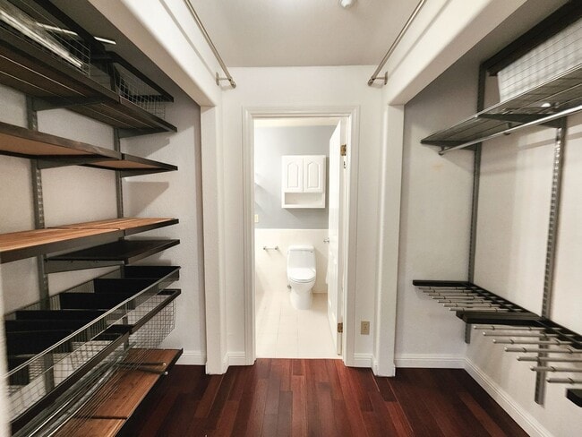 Building Photo - Spacious 3 bedroom condo