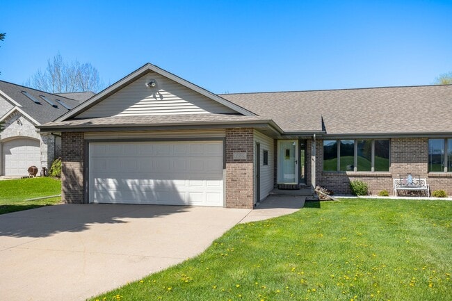 Building Photo - 650/652 Millbrook Drive