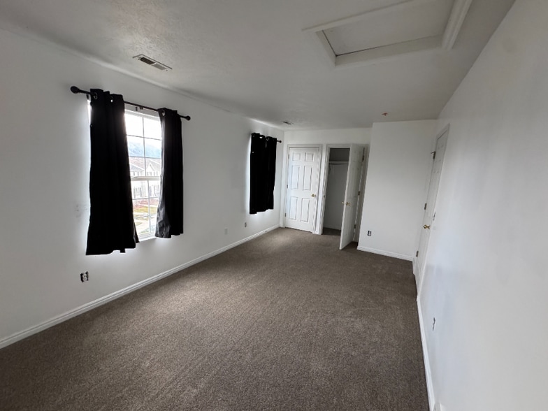 Building Photo - 5073 S 1800 W