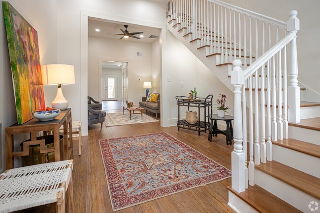 Primary Photo - Newly Renovated Uptown Apt near Prytania St