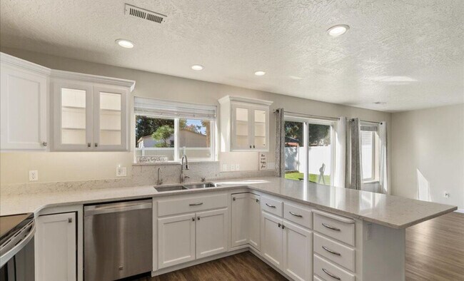 Building Photo - 4995 N Tasman Dr