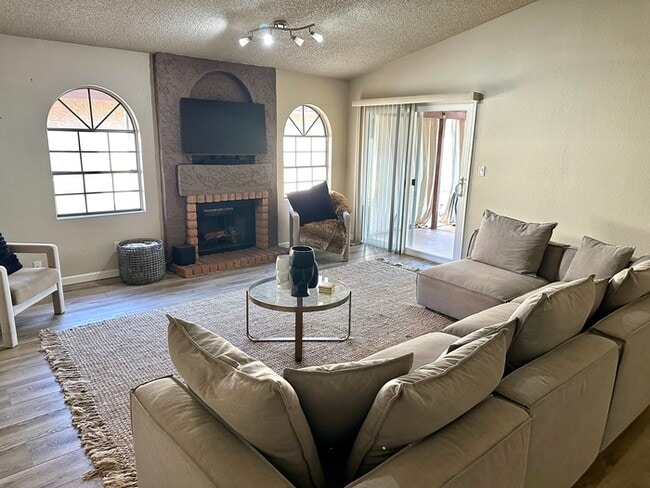 Building Photo - Ideal Dobson Shores