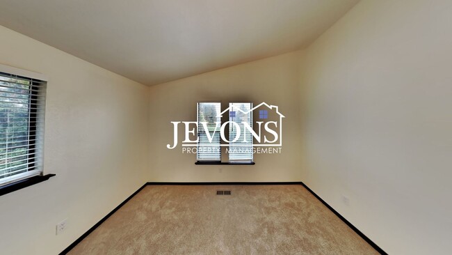 Building Photo - 1202 S 39th Ave