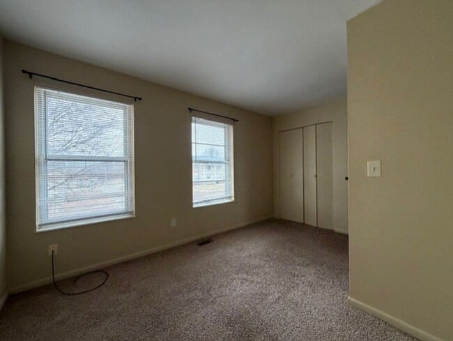 Building Photo - 6881-6887-6887 Emerald Ave