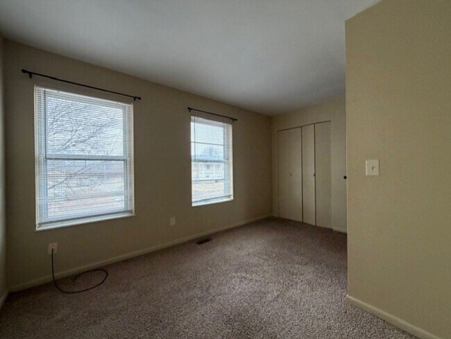 Building Photo - 6881-6887 Emerald Ave