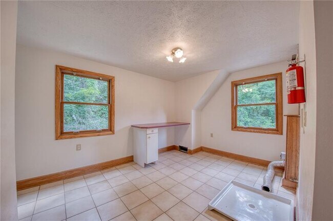 Building Photo - 4465 Mt Troy Rd Ext