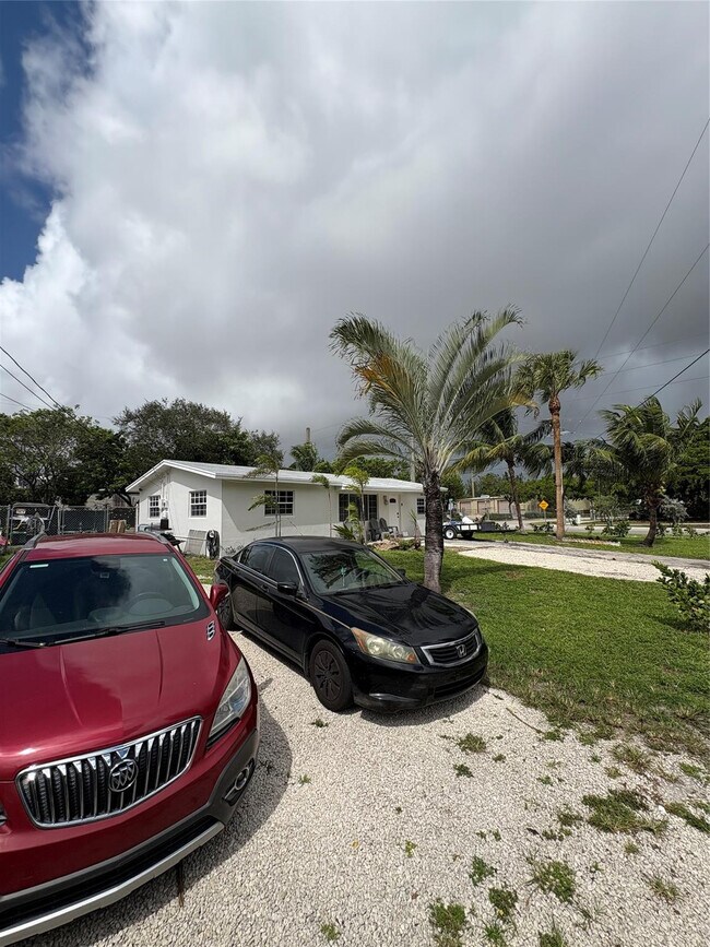 Building Photo - 1501 SW 6th Ave