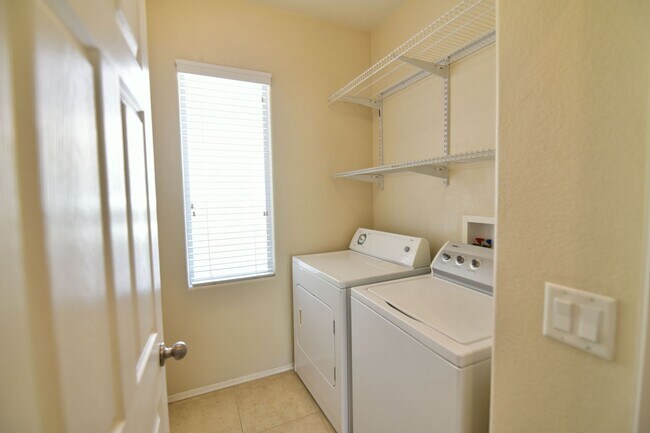 Building Photo - Beautiful 4BED/3BATH/CAR home located in SW Las Vegas! -Enjoy Rent-Free Holidays!