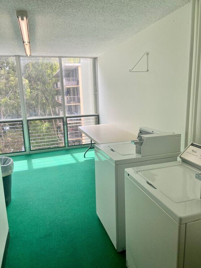 Building Photo - Renovated 1 bedroom 1 bath near Schofield Barracks!