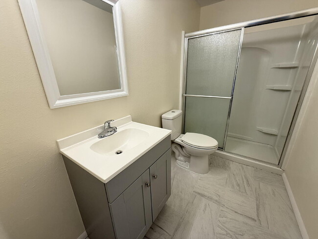 Building Photo - Beautifully remodeled 6 bedroom - 3 bath home in Summerfield Village