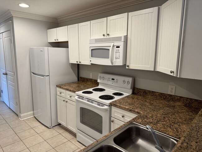 Building Photo - Available Now! 2 Bed/2 Bath in The Woodlands!