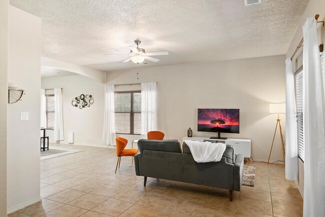 Building Photo - 2316 Penn Ave SE