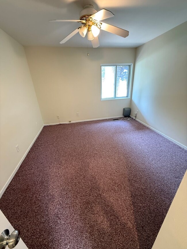 Building Photo - Chic & Comfortable 2BR/2BA Ground-Level Co...