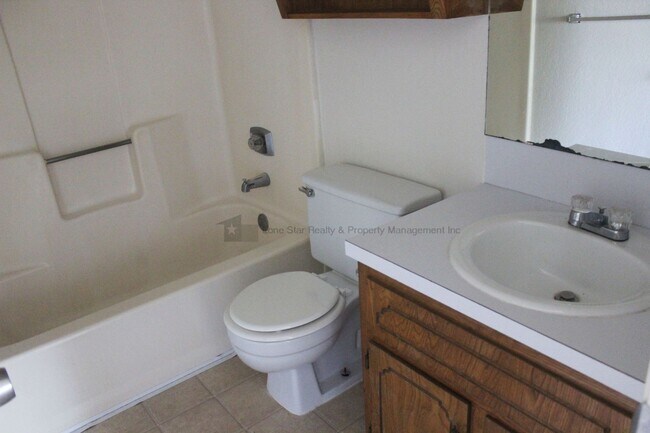 Building Photo - 1704 Bundrant Dr