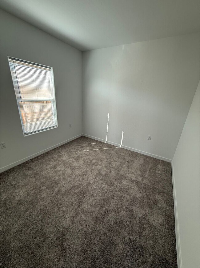 Building Photo - 7429 Sunshine Grv Dr