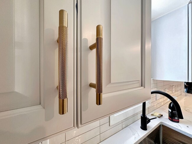 Building Photo - 645 Windemere Curve