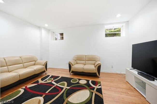 Building Photo - 216 Barringer Dr