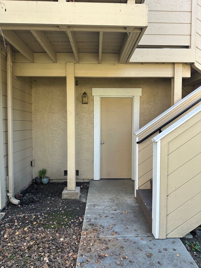 Building Photo - Beautiful & Large 2bd/ 2ba Condo