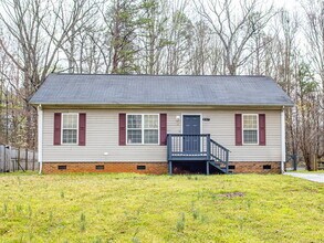 Building Photo - "Charming 3-Bedroom Retreat with 2 Full Baths in Gastonia - Your Cozy Haven Awaits!"