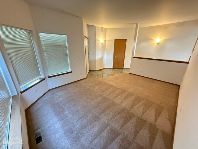 Building Photo - 601-603 Jade Pl