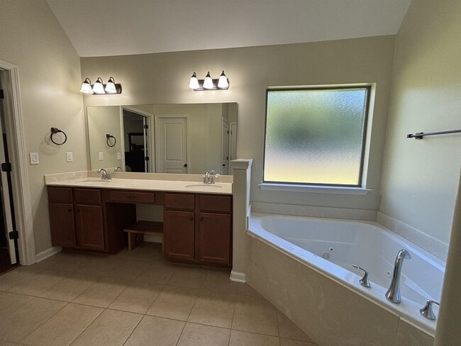 Building Photo - 6399 William Hill Dr