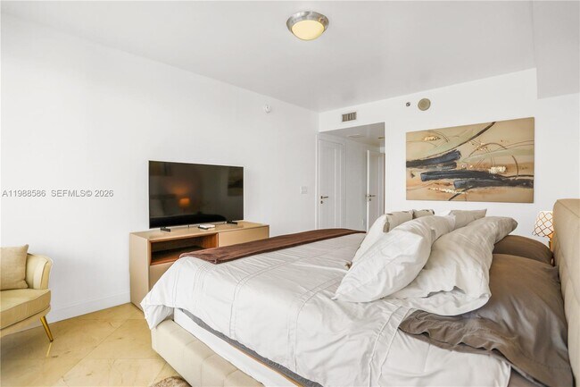 Building Photo - 1830 S Ocean Dr