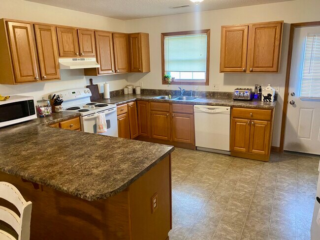 Building Photo - 23 Bobwhite Dr