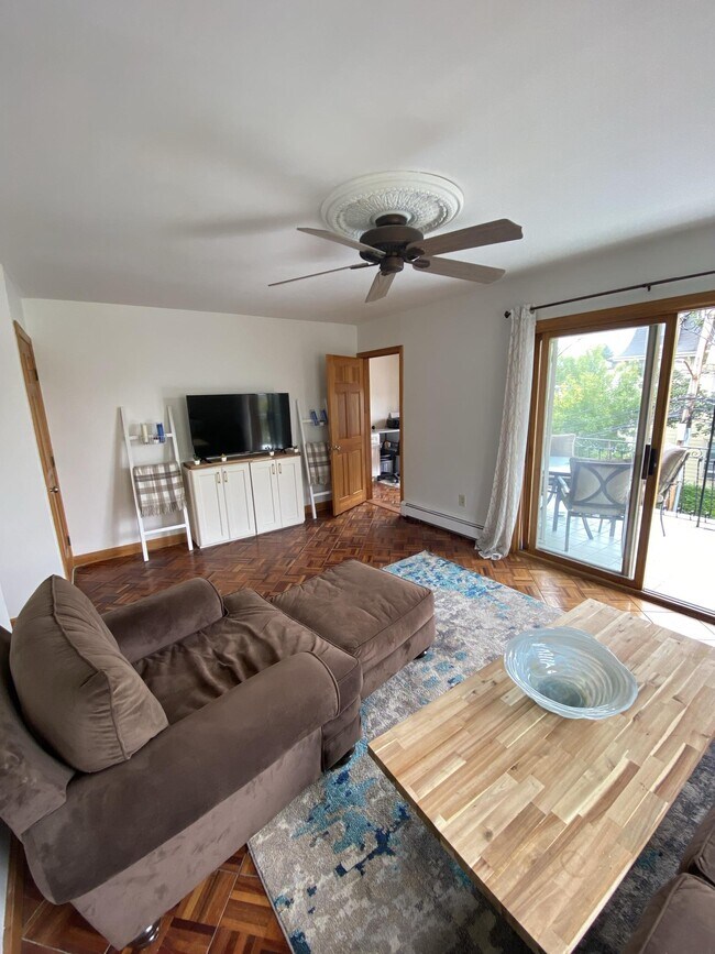 Building Photo - 93 Glen St