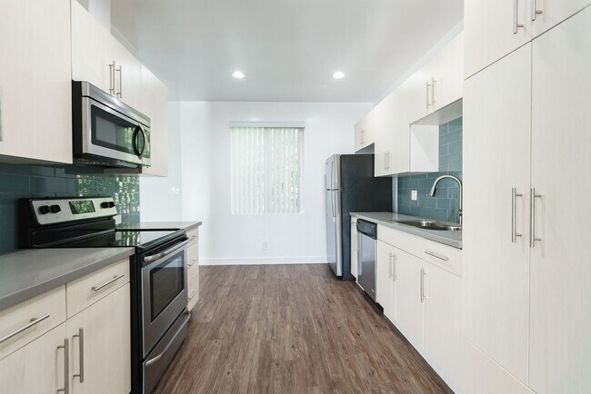 Interior Photo - 1865 North Fuller Ave