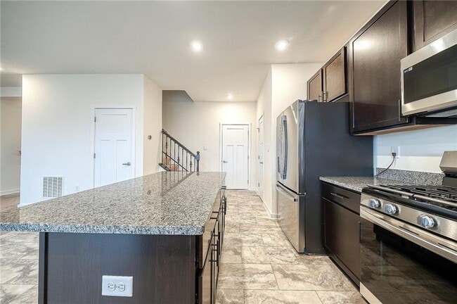 Building Photo - 123 Foxhound Dr