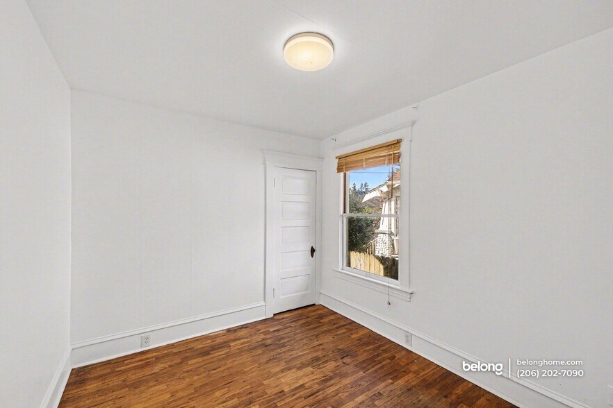 Building Photo - 4748 7th Ave NE