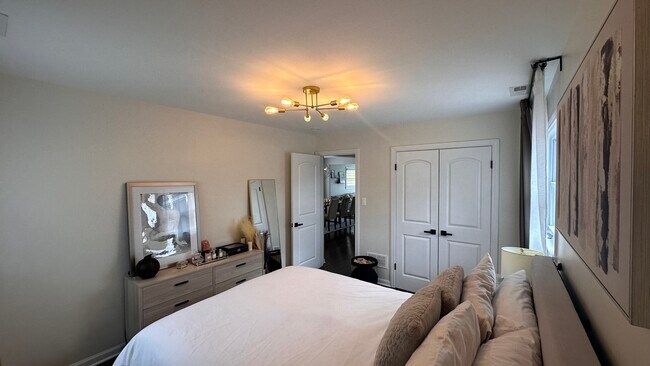 Building Photo - 354 Alles St