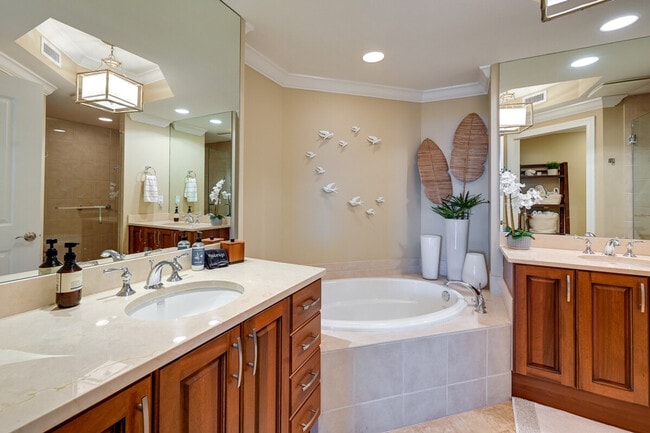 Building Photo - 4761 W Bay Blvd